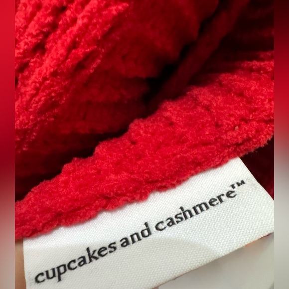 Cupcake & Cashmere Braided Red Heart Throw - Picture 4 of 5